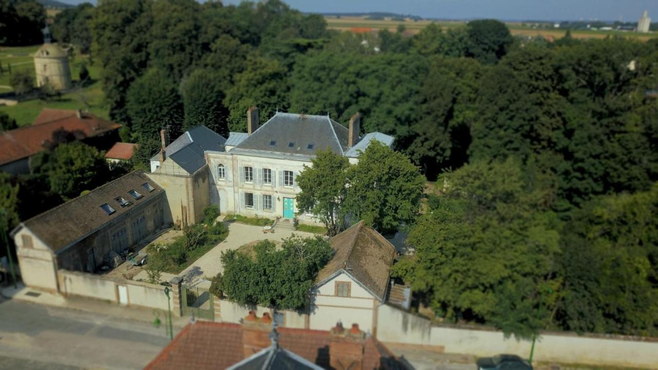 Bed and Breakfast Yxie - Manoir Des Arts Villeblevin Esterno foto