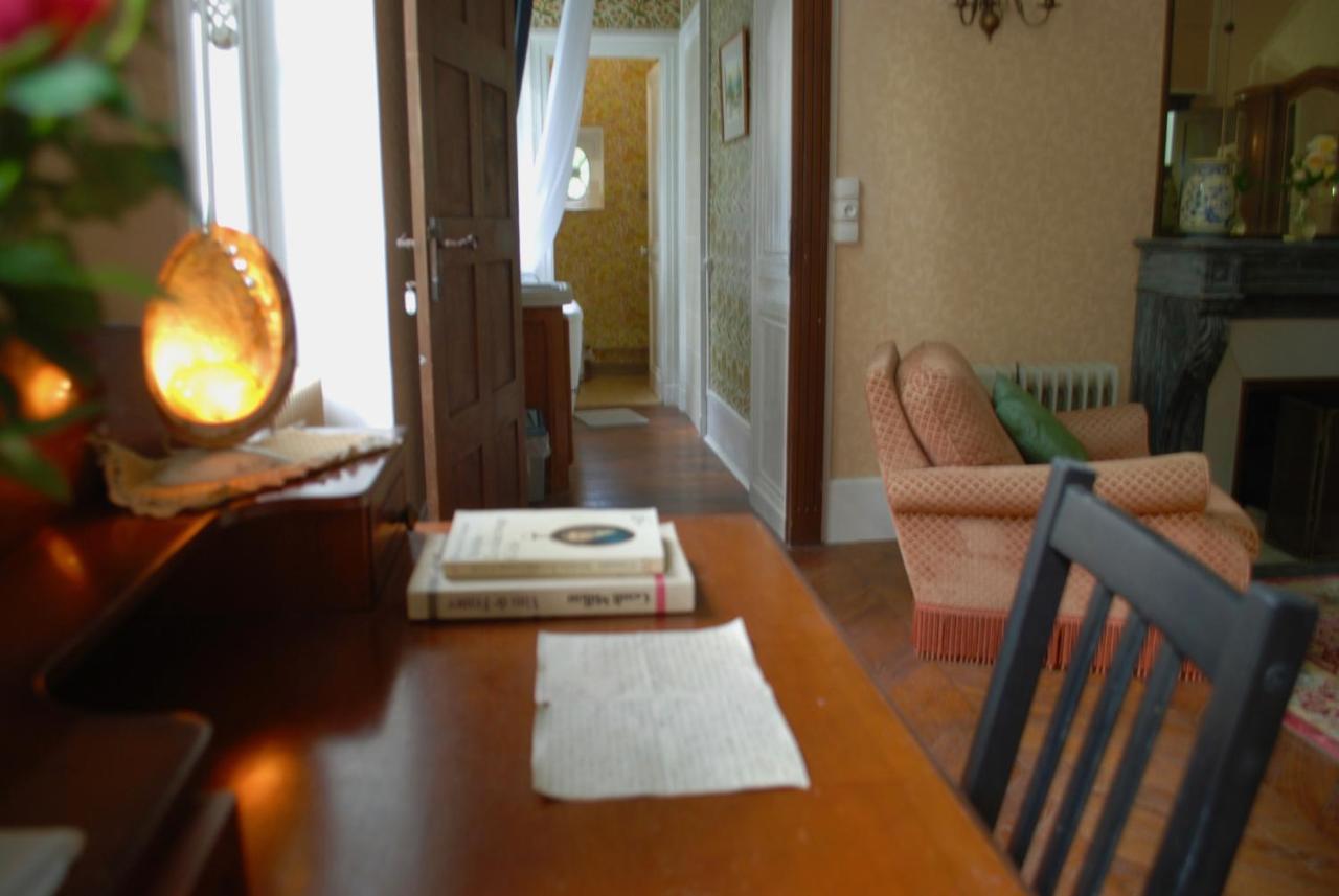 Bed and Breakfast Yxie - Manoir Des Arts Villeblevin Esterno foto